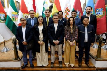 Rodrigo Paz y gobernadores firman acuerdo para terminar con el centralismo