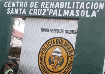 Aprehenden a tres policías por la fuga de reos del penal de Palmasola