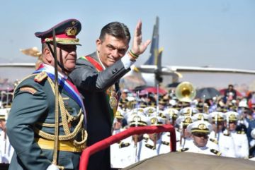 El presidente Rodrigo Paz asiste al aniversario de las Fuerzas Armadas