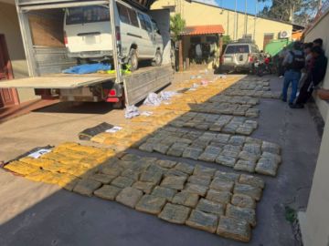 Felcn aprehende a tres personas y decomisa 520 paquetes de marihuana en Montero