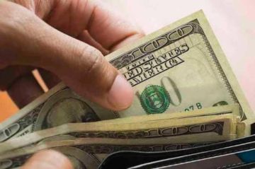 Continúa la baja del dólar y el tipo de cambio oficial se cotiza en Bs 11,77
