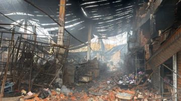 Reportan que incendio arrasó con el 55% de la feria Barrio Lindo de Santa Cruz