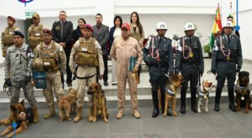 Unidad de adiestramiento de canes de las FFAA fueron reconocidos en el Legislativo