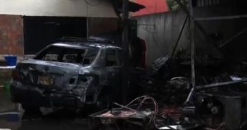 Santa Cruz: Un incendio consume taller mecánico y deja un herido 