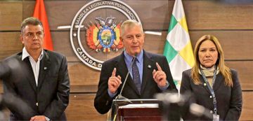 Crisis interna en Libre: Marinkovic  y Suárez toman distancia de Tuto