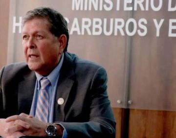 Ministro de Hidrocarburos pide disculpas por las filas para abastecimiento de combustible