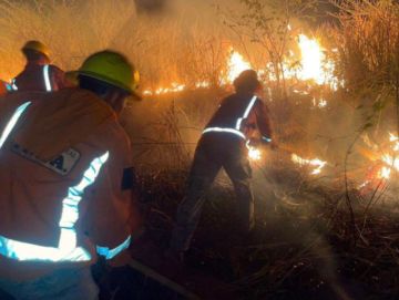 Armada Boliviana logra controlar un incendio forestal en Puerto Quijarro