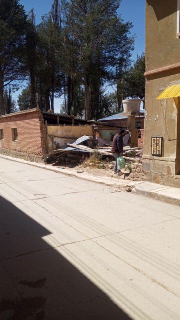 Se reportó caída de árboles, techos arrancados, vehículos dañados, además de muros caídos.