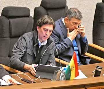 Zamora logra apoyo  político de la ALP y supera la censura