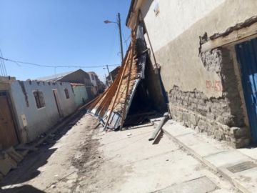 Se reportó caída de árboles, techos arrancados, vehículos dañados, además de muros caídos.