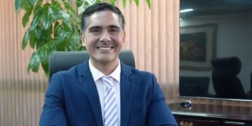 Presidente Paz nombra a Oscar Mario Justiano como ministro interino de Economía