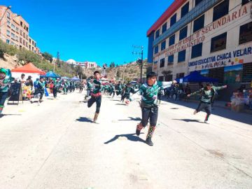 Los danzarines mostraron sus pasos de bailes autóctonos.