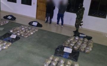 FELCN detiene vehículo que transportaba 150 paquetes de m@r¡huan@ en el camino Challapata–Uyuni