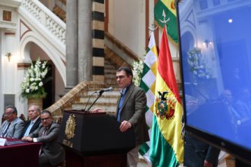 Gobierno lanza más de 5.000 becas Google para capacitar a jóvenes bolivianos
