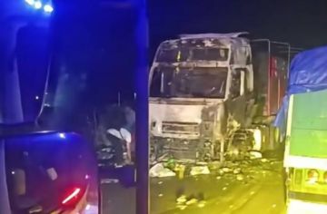 Santa Cruz: Tractocamión cargado de gaseosas se incendió en carretera a Cochabamba