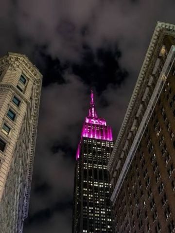 El Empire State Building de Nueva York se pintó de rosa en homenaje a Dolly Parton