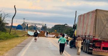 Bloqueo en la frontera Santa Cruz-Beni persiste por tercer día pese al Estado de excepción
