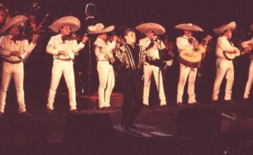 Un filme muestra imágenes inéditas del archivo de Juan Gabriel tras 10 años de su muerte