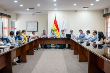 Gobierno y cisterneros firman acuerdo que asegura continuidad del transporte