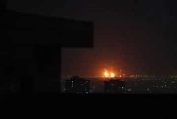 Estados Unidos ataca la isla iraní de Larak e Irán 