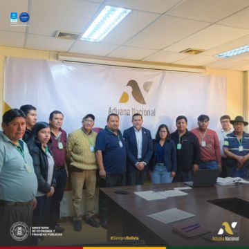 La Aduana Nacional fortalece coordinación con el transporte internacional
