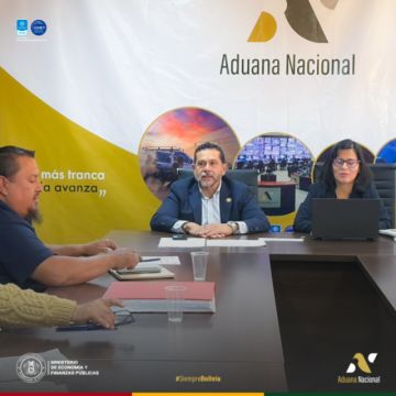 La Aduana Nacional fortalece coordinación con el transporte internacional
