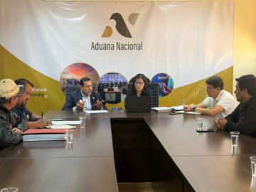 La Aduana Nacional fortalece coordinación con el transporte internacional