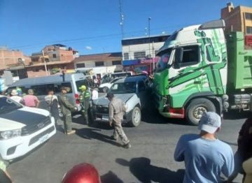 Cochabamba: Volqueta provoca choque múltiple por falla de frenos y deja seis vehículos dañados