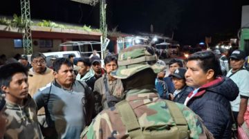 Cocaleros toman retén policial de El Castillo en el Trópico de Cochabamba