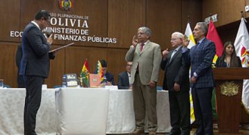 Ministro de Economía posesiona a tres nuevos viceministros