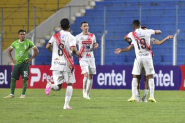 Nacional Potosí golea a Tomayapo en festín de goles de Tomianovic y Villalba