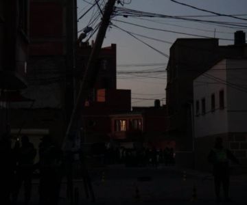 Delapaz trabaja para restablecer servicio de electricidad en varias zonas de Viacha
