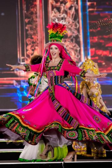 Miss World Bolivia deslumbró con un traje típico inspirado en la danza Tinkuy