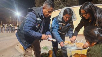 Alcaldía de El Alto entrega alimentos a familias afectadas por las explosiones en Viacha