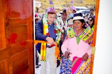 Comunarios del Ayllu Culta de Oruro estrenan viviendas sociales