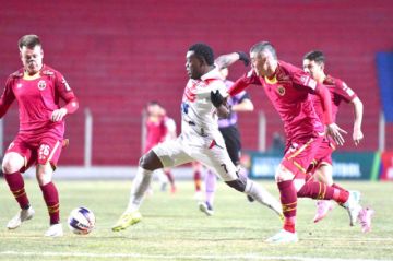 La banda roja visita por tercera ocasión a Totora Real Oruro