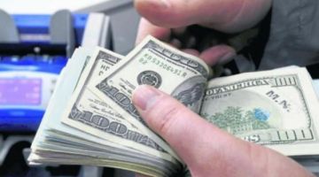 Dólar oficial baja 22 centavos y se cotizará en Bs 12,42 este jueves