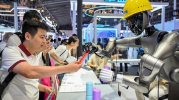 EE.UU. y China chocan en opiniones sobre la regulación de la IA