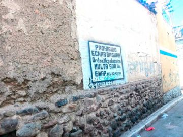 Los carteles de prohibición.