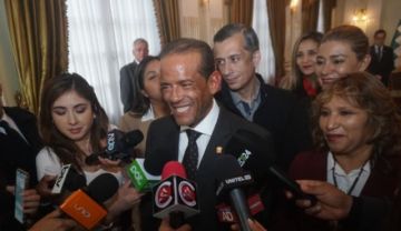 Fernando Camacho asume como embajador en Paraguay