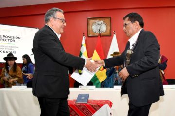 Roberto de la Cruz asume como rector de la Unibol Aymara “Tupak Katari”