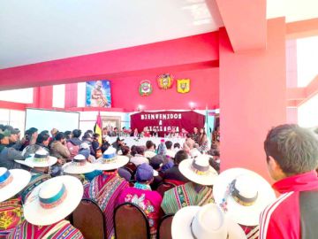 Ministro Zamora busca impulsar obras tras reunión con el norte de Potosí