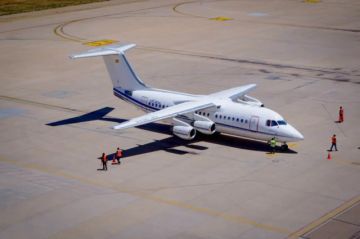 Aerolínea de empresario potosino realiza pruebas con uno de sus aviones en Cochabamba