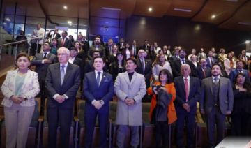 Gobierno otorga reconocimientos a más de 100 profesionales en el Día del Médico Boliviano