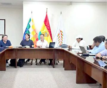 Santa Cruz: Choferes descartan paro por el incremento del diésel