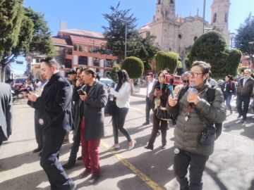 Trabajadores de la prensa de base de Potosí marcharon este lunes por las principales calles de la ciudad para exigir al gobernador René Joaquino respeto irrestricto a la libertad d