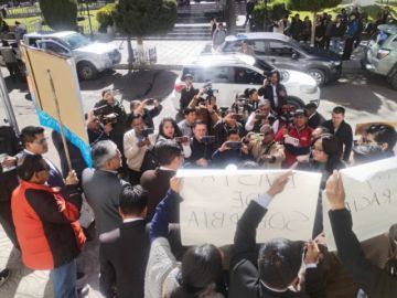 Prensa de base marcha por la libertad de expresión en Potosí