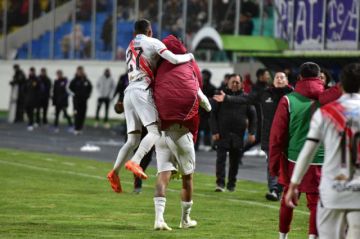 La banda roja expone su condición de invicto ante los lilas