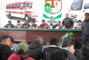 Choferes deciden parar por 24 horas el próximo lunes