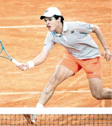 Prado gana y sigue en carrera